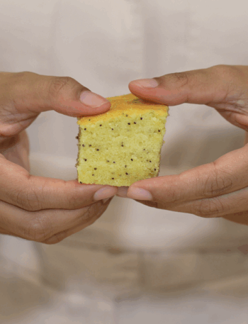 Lemon poppyseed cake